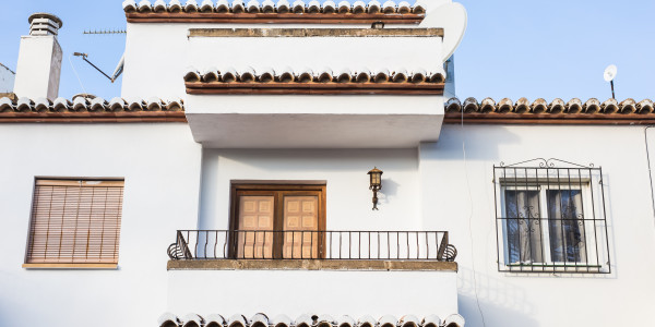 Pintar Fachadas de Casas Unifamiliares / Chalets Cervià de Ter · Pinturas Especiales Anticorrosivas y de Alta Resistencia