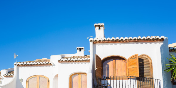 Pintar Fachadas de Casas Unifamiliares / Chalets Cervià de Ter · Pinturas para Pintado de Fachadas Metálicas o de Hormigón