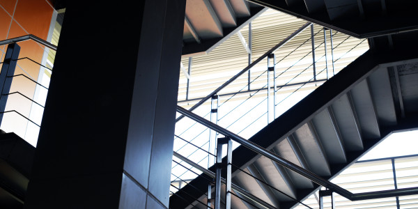 Pintar Fachadas de Empresas / Negocios / Locales Comerciales Tossa de Mar · Pintado de Escaleras