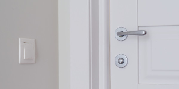 Pintar Fachadas y Patios de Luces de Comunidades Vecinos / Propietarios Sant Joan de les Abadesses · Pintura para Pintado de Puertas Privadas de Vecinos