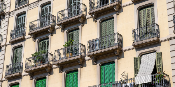 Pintar Fachadas y Patios de Luces de Comunidades Vecinos / Propietarios Sant Joan de les Abadesses · Reparación y Preparación de Superficies