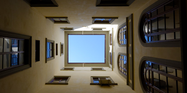 Rehabilitación y Restauración de Fachadas Sant Julià de Ramis · Pintado de Patios de Luces, Patios Interiores, Escaleras, Rellanos, Pasillos y Entrada