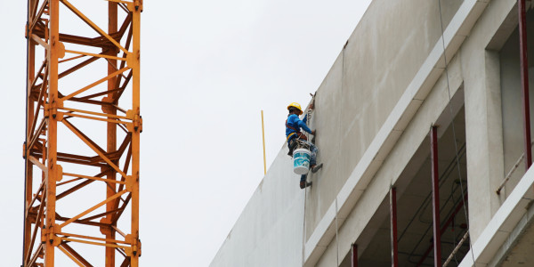 Trabajos Verticales en Fachadas de Edificios / Viviendas Sant Julià de Ramis · Pintar Edificios de Construcción de Obra Nueva